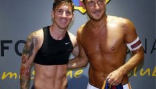 Тоти продава фланелката на Меси