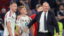 Радостният Роси с разкрития след ужасяващата контузия на нападател на Унгария