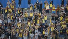 Скромно: 120 „канарчета“ ще подкрепят Ботев за купата