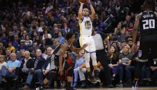 Стеф избухна с 10 тройки, вече е 4-и в историята