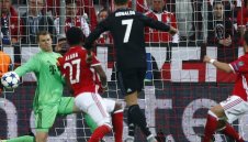 Удар по Байерн: Мануел Нойер аут от игра до края на сезона