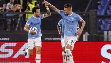 И Арсенал се включва в битката за SMS