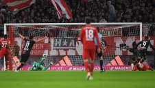 Първи срив при Флик! Байерн се задави с "аспирини" в Мюнхен