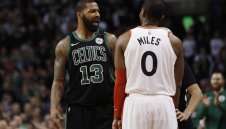 Бостън върна интригата за върха на Изток