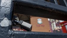 Глоби и отнемане на точки в Англия при нарушение на правилата за коронавирус