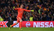 Тер Стеген с повече пасове от всеки играч на ПСЖ