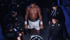 Джошуа може да си върне титлите