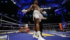 Словесната престрелка продължава! Джошуа отвърна на Уайлдър за "жалък страхливец"