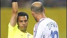 Жълт картон довечера ще прекрати кариерата на Зидан