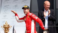 Фетел спечели драмата на "Силвърстоун"! Хамилтън втори, след като бе последен