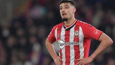 Тухел праща нападател при Чуковете