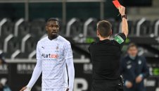 Син на френска легенда отнесе 6 мача наказание за плюнка