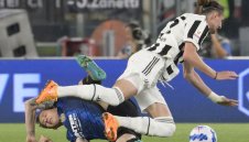 Франсе от Юве чака де Йонг за Юнайтед