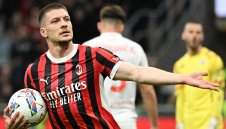 Милан навакса два гола пасив, но взе само точка от Фиорентина