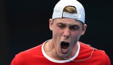 Шапалов изненада Циципас, Канада разби Гърция 