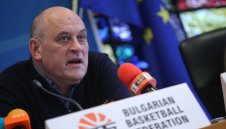 Росен Барчовски призова: Отворете спортните зали