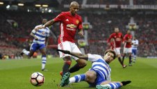 И Ашли Йънг избира китайските пари