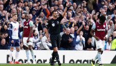 Крило на Уест Хям отнесе още 2 мача наказание