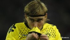 Шмелцер иска да играе със счупен нос срещу Малага