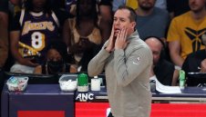 Eзерняците изгониха треньора след големия резил