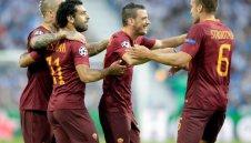 Голов трилър, свиреп порой и уникален Тоти за победа на Рома