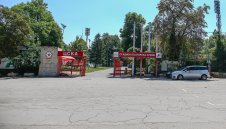 Започна се! Демонтират седалките на "Българска армия"