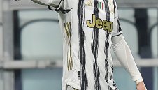 Кристиано Роналдо се развихри, Юве излезе трети