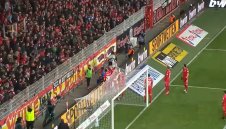 Още един мач в Германия бе прекъснат заради феновете + ВИДЕО