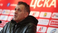 Паник ходът в ЦСКА засенчи "достойната" загуба на България