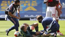 Бернд Лено се размина с тежка контузия