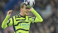 Арсенал изобщо не се плаши от "машината" Хари Кейн