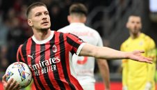 Милан вдига нападател за финала за Купата