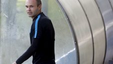 Иниеста се застъпи за Карим