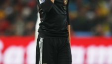 Хидинк изригна: Йозил избра грешния паспорт