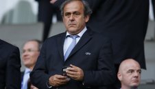 ФИФА настоява за доживотно наказание за Платини