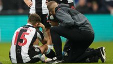 Героят за Нюкасъл в болница след победата над Вила