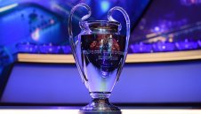 Шампионската лига минава към "внезапна смърт" на неутрален терен