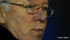 Сър Алекс си хареса Жулио Сезар за заместник на Ван Дер Сар