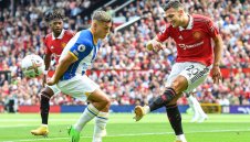 Юнайтед задържа Диого Далот?