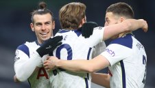 Кейн и Бейл приближиха Тотнъм на 2 точки от Топ 4