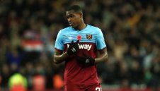 Челси готви оферта от 40 милиона паунда за бранител на Уест Хям