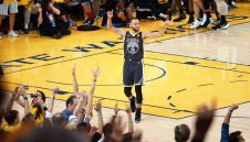 Къри се развихри и Голдън Стейт срази Кливланд