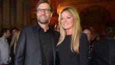 Много хора се чудят защо Ливърпул все още не е уволнил Клоп