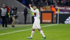 Арсенал се прицели към футболист на Лион