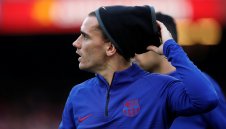 Гризман се оплаква от късните тренировки на Барса