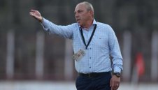 Илиан Илиев вдигна мерника на португалския халф Родриго Вилела