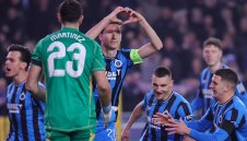 Брюж излъга Астън Вила с куриозна дузпа