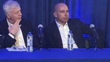 Каква среща?! Босът Бостанджиев отсвири "Левски на левскарите"