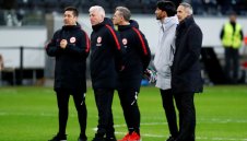 Айнтрахт Франкфурт се моли на УЕФА