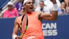 Надал се измъчи здраво, но продължава